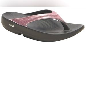 NEW- OOFOS OOlala sandals flip/flops